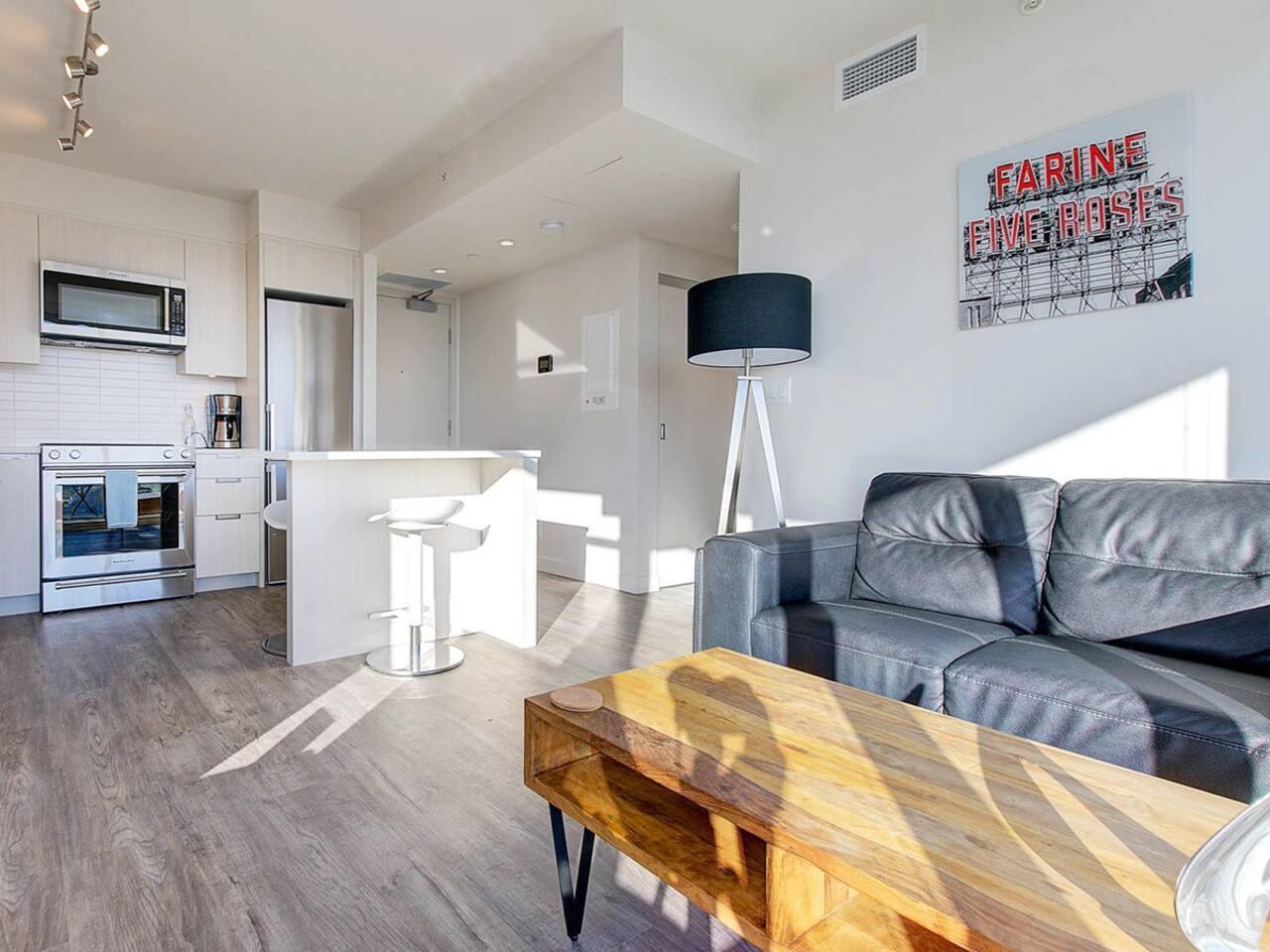 Luxury Apartment in Downtown Burnaby | Fully Furnished - Photo 4