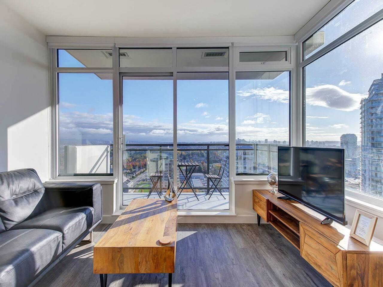 Luxury Apartment in Downtown Burnaby | Fully Furnished - Photo 5