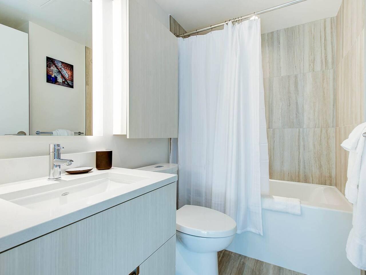 Luxury Apartment in Downtown Burnaby | Fully Furnished - Photo 30