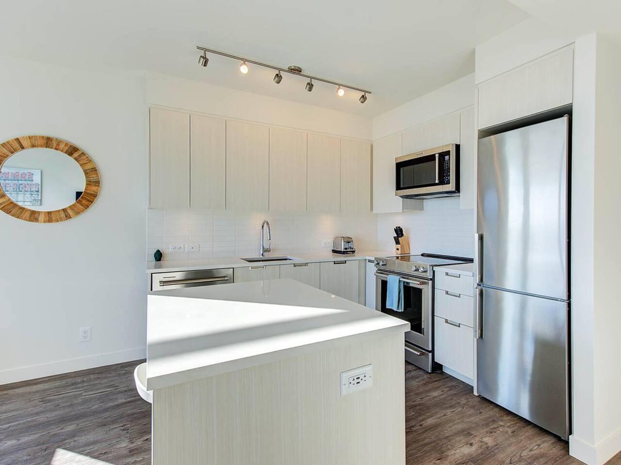 Luxury Apartment in Downtown Burnaby | Fully Furnished - Photo 8