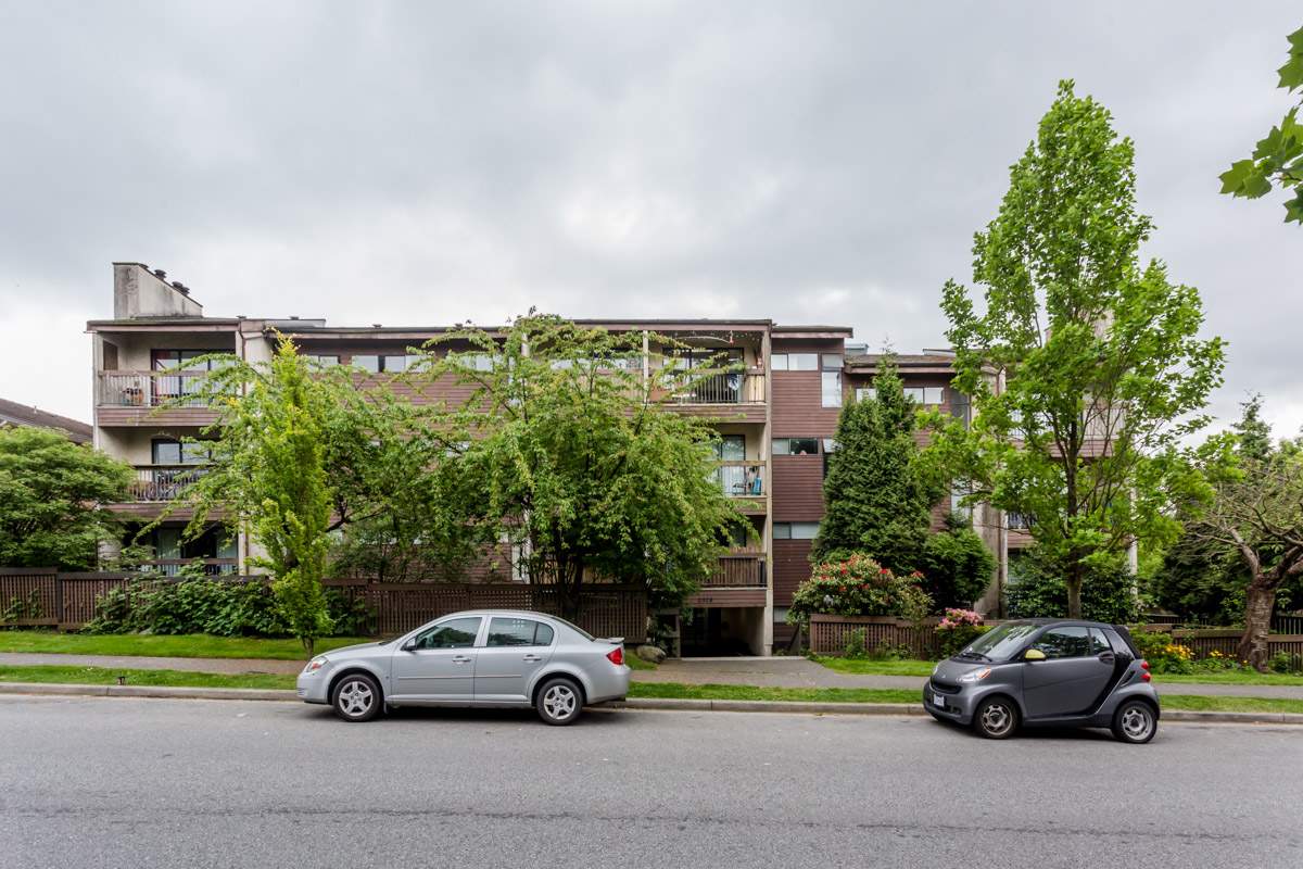 Sandringham Apartments - Photo 2