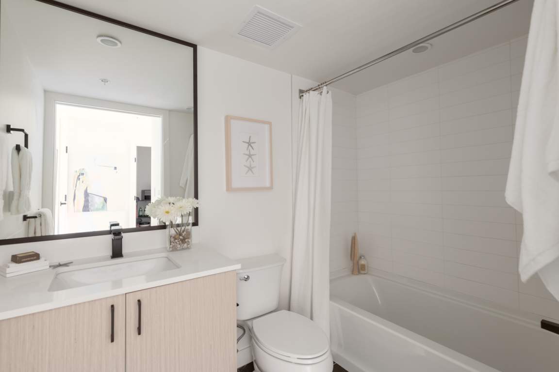 Conrad Apartments - Photo 4