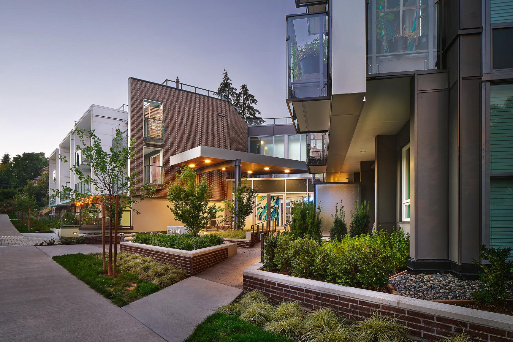 Conrad Apartments - Photo 2