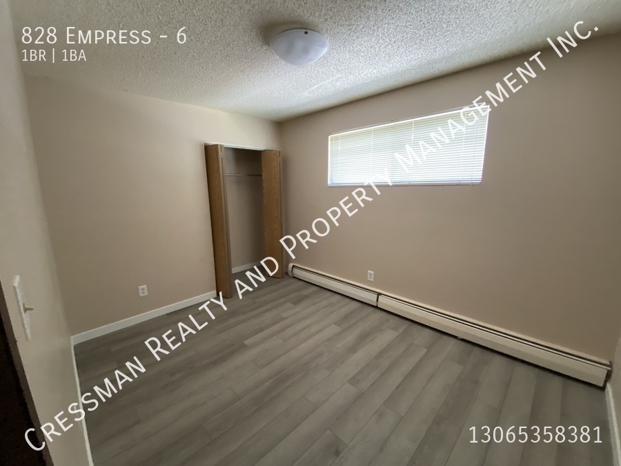 828 Empress - Photo 3