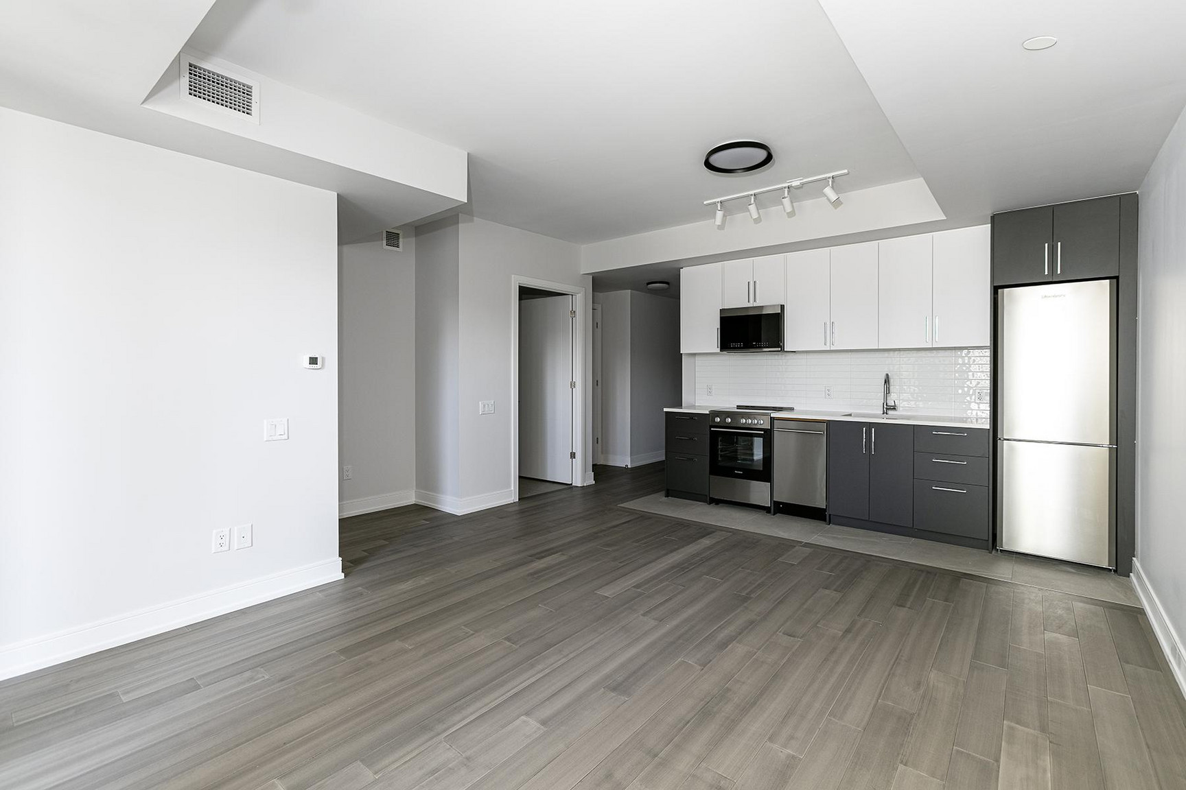 664 Spadina Ave  - Photo 8