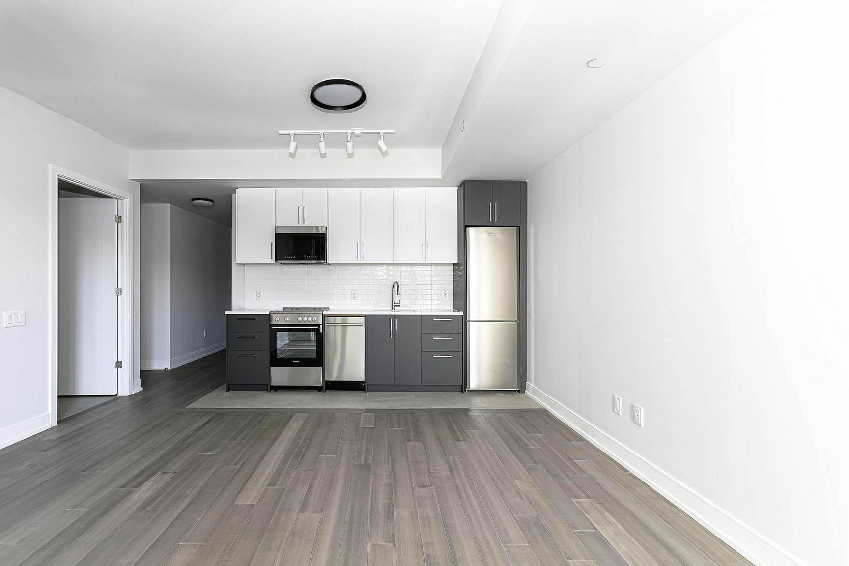 664 Spadina Ave  - Photo 15
