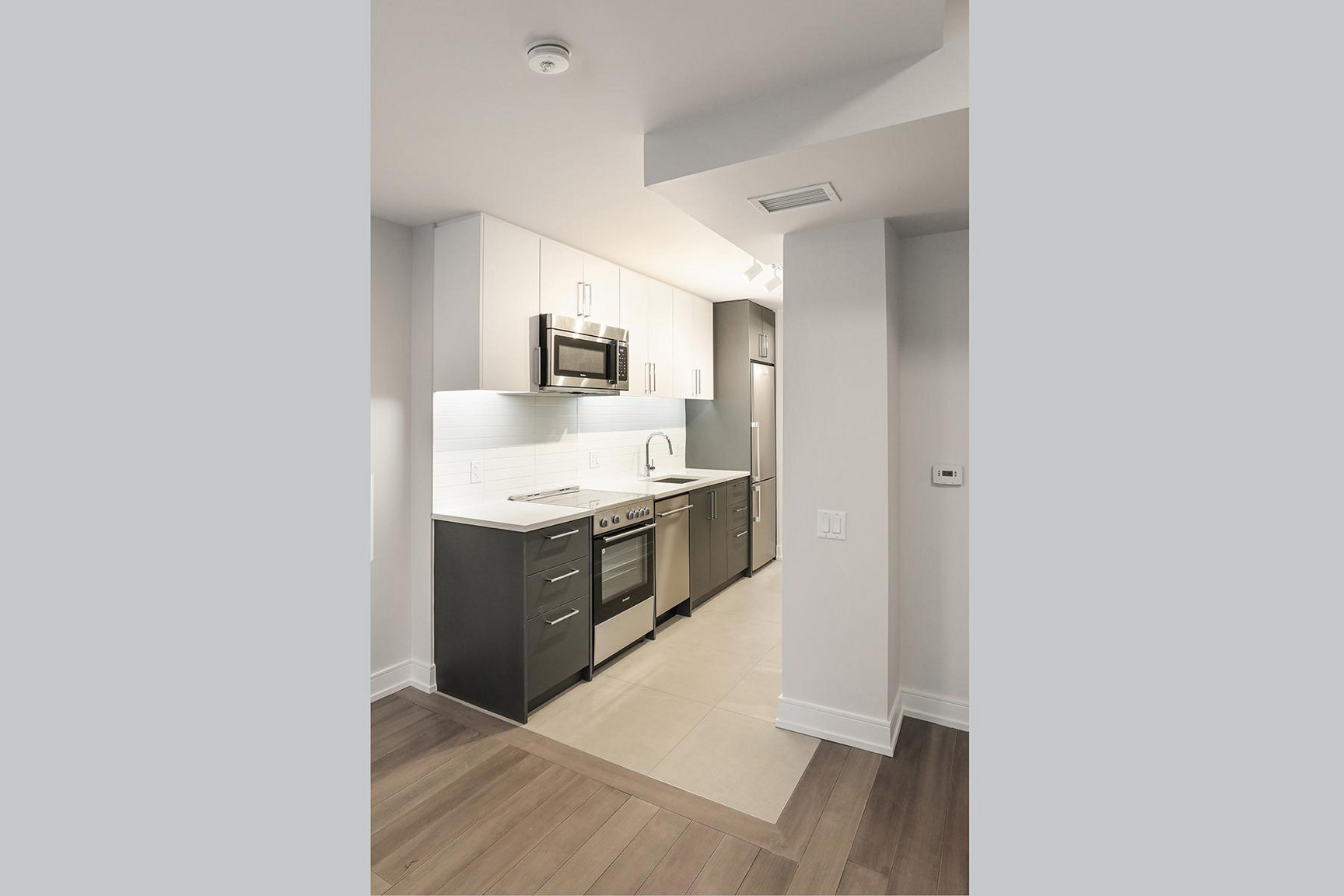 2525 Bathurst St - Photo 11