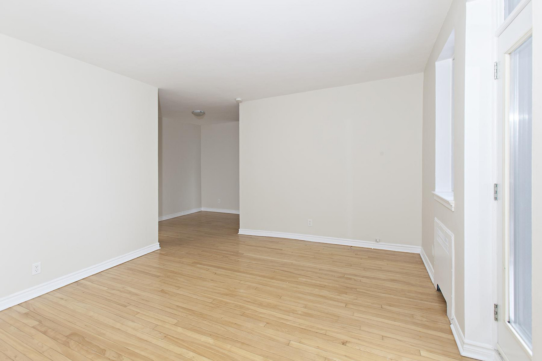 5600 Avenue Decelles — photo 2