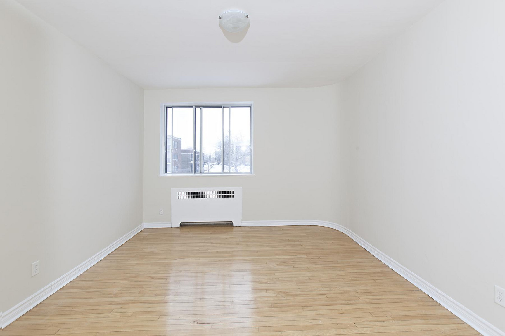 5600 Avenue Decelles — photo 3