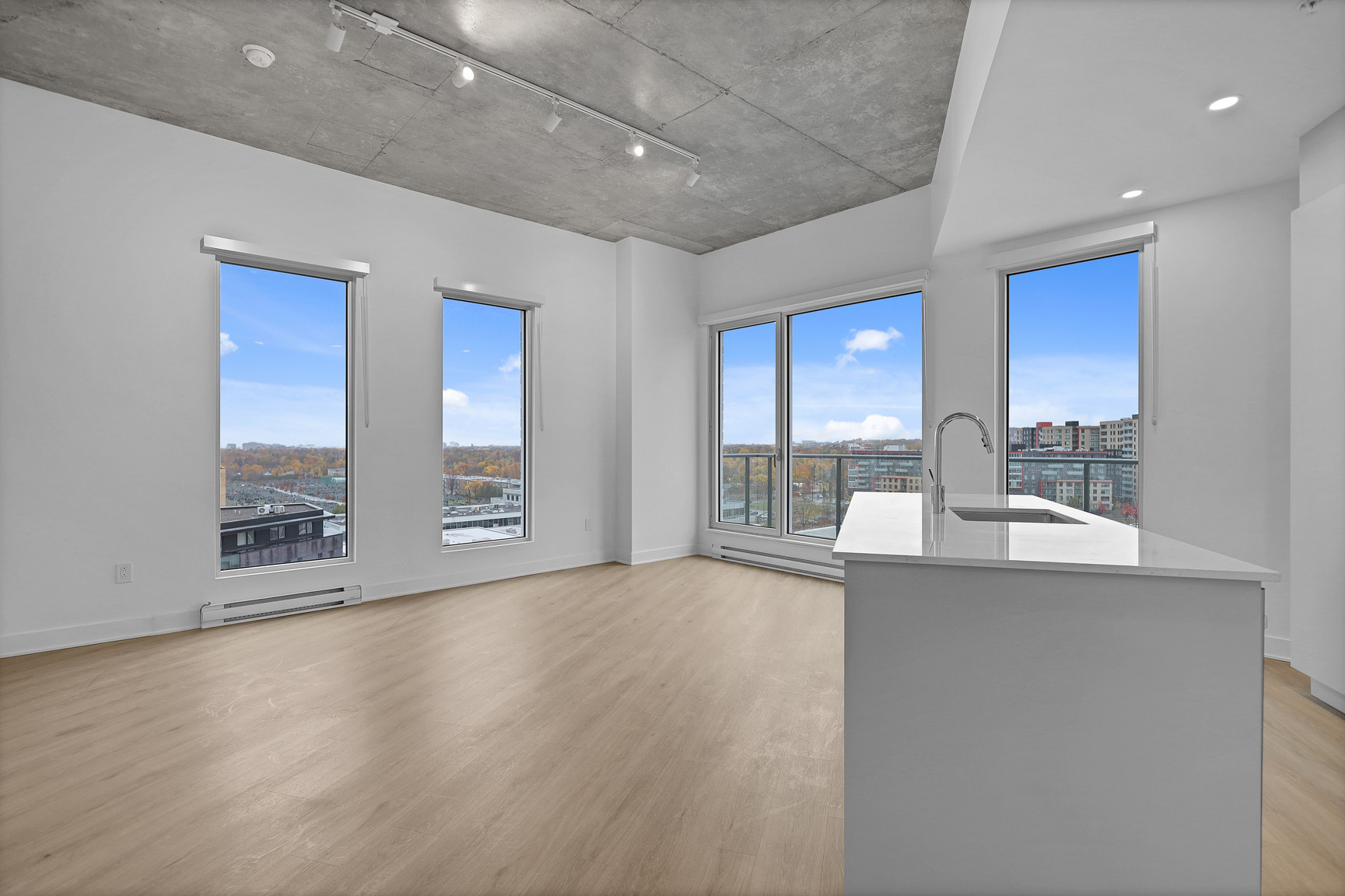 5070 Rue Paré — photo 2