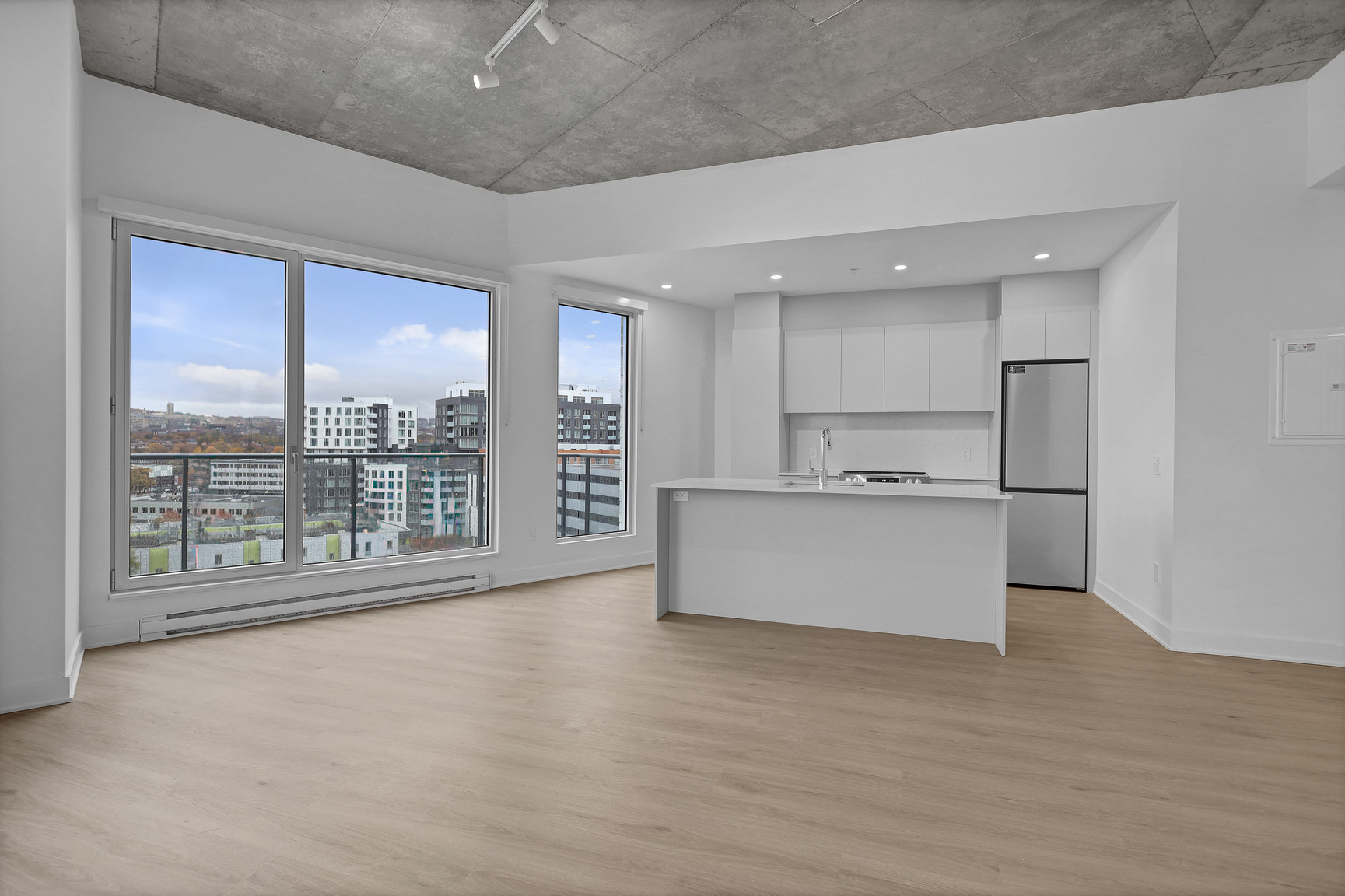 5070 Rue Paré — photo 1