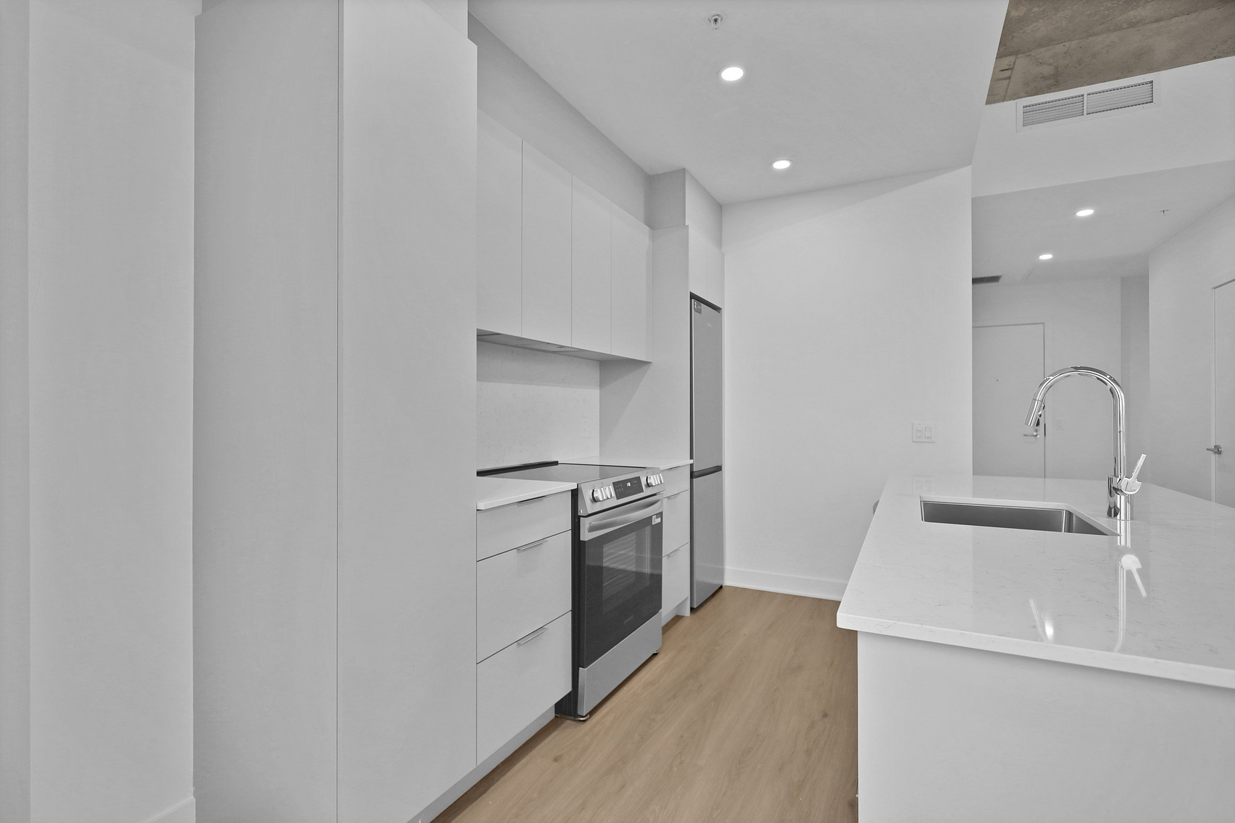 5070 Rue Paré — photo 3