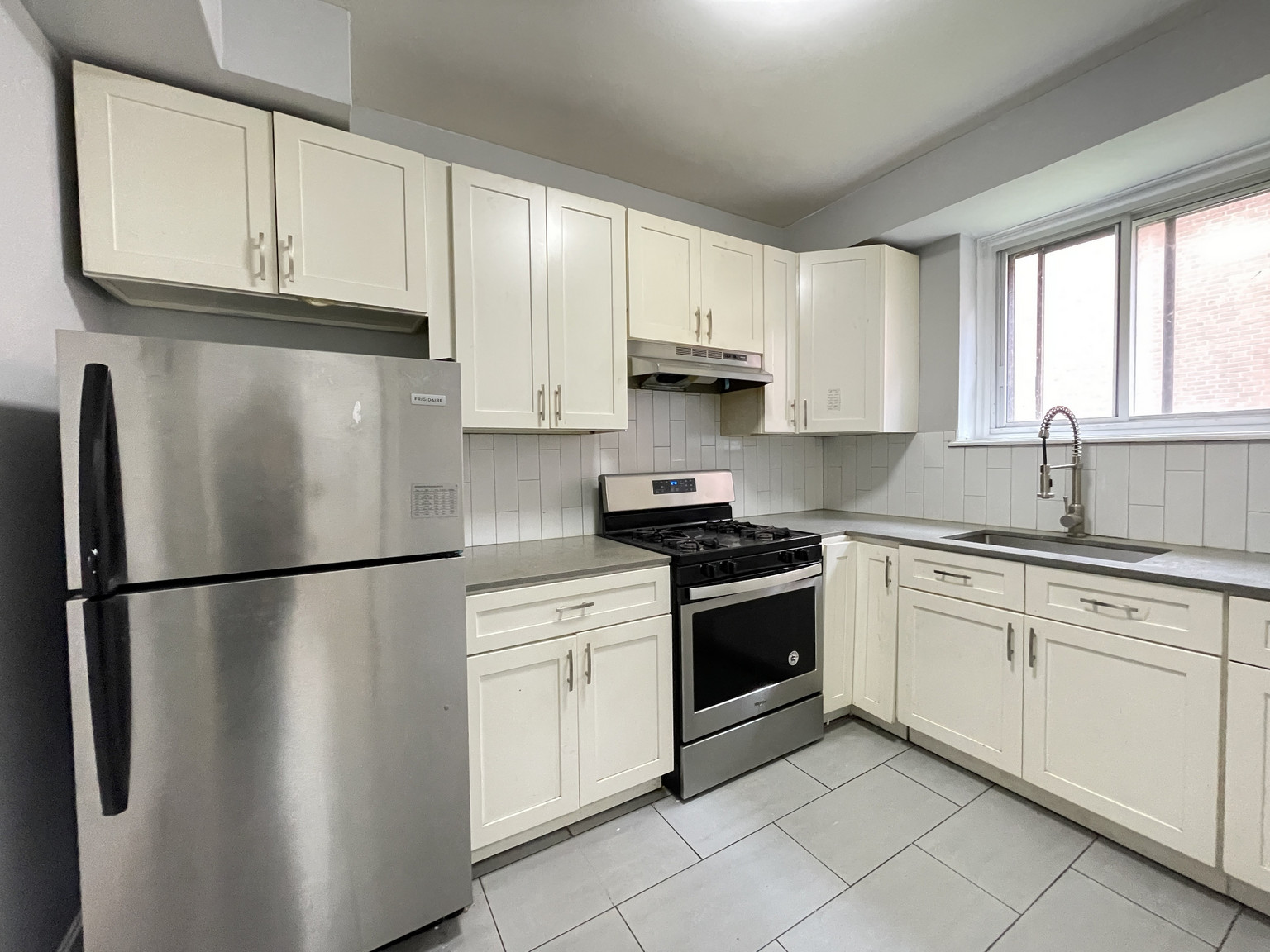 5025 Avenue Macdonald — photo 1