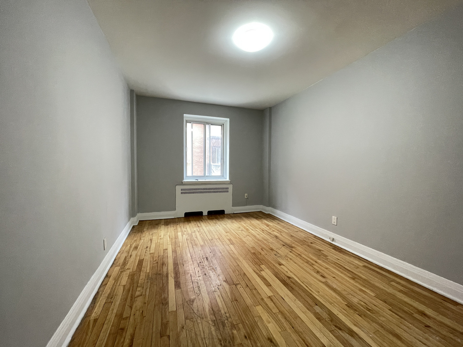 5045 Avenue Macdonald — photo 1