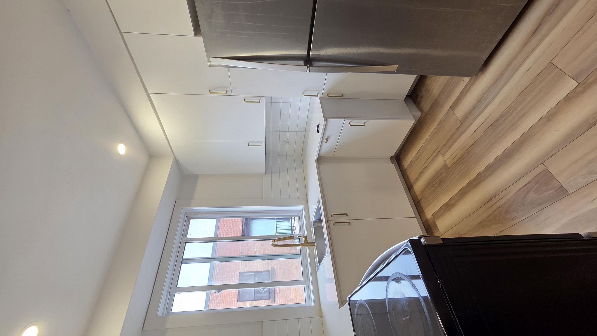 5200 Avenue West Hill — photo 1
