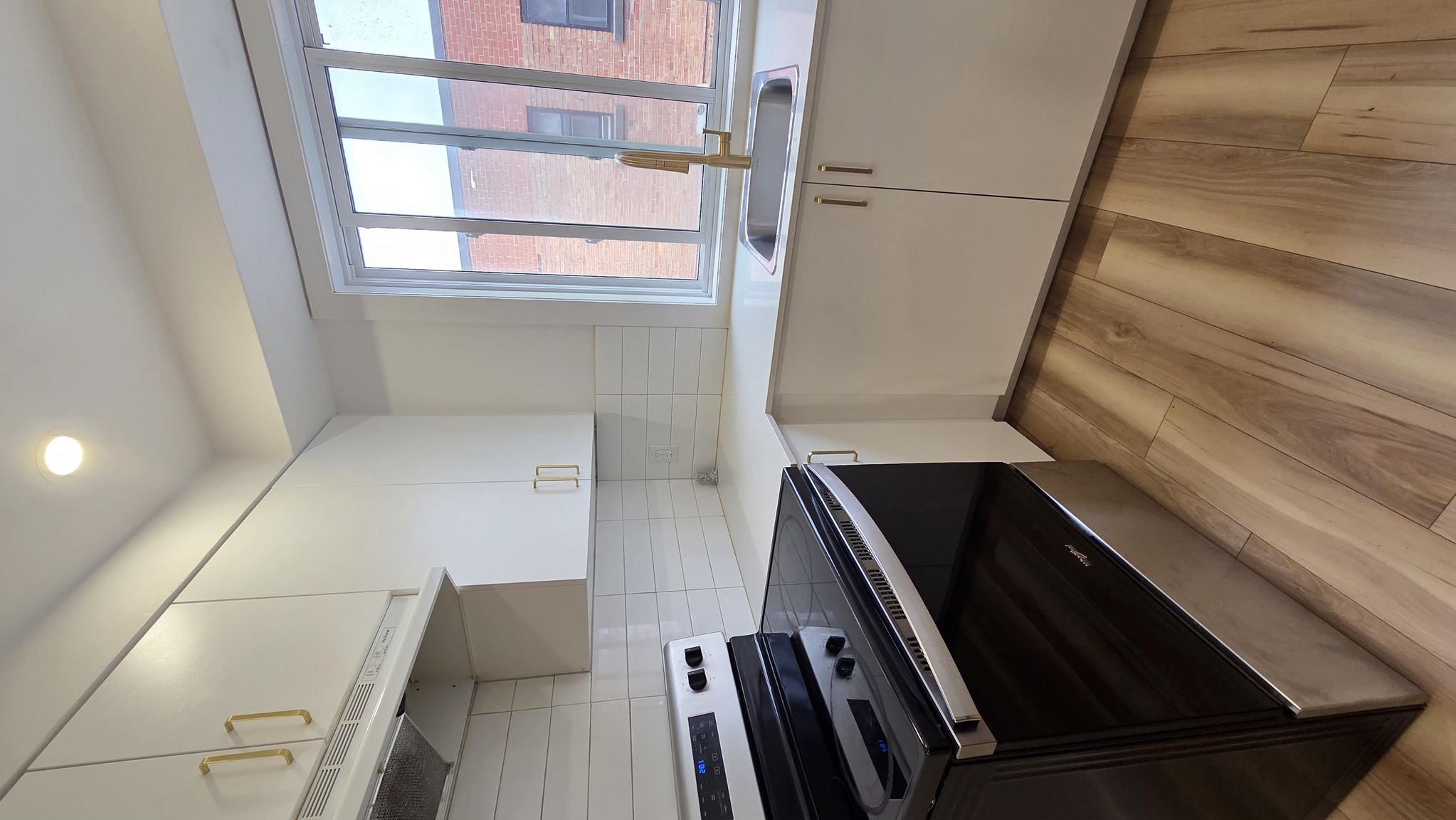 5200 Avenue West Hill — photo 3