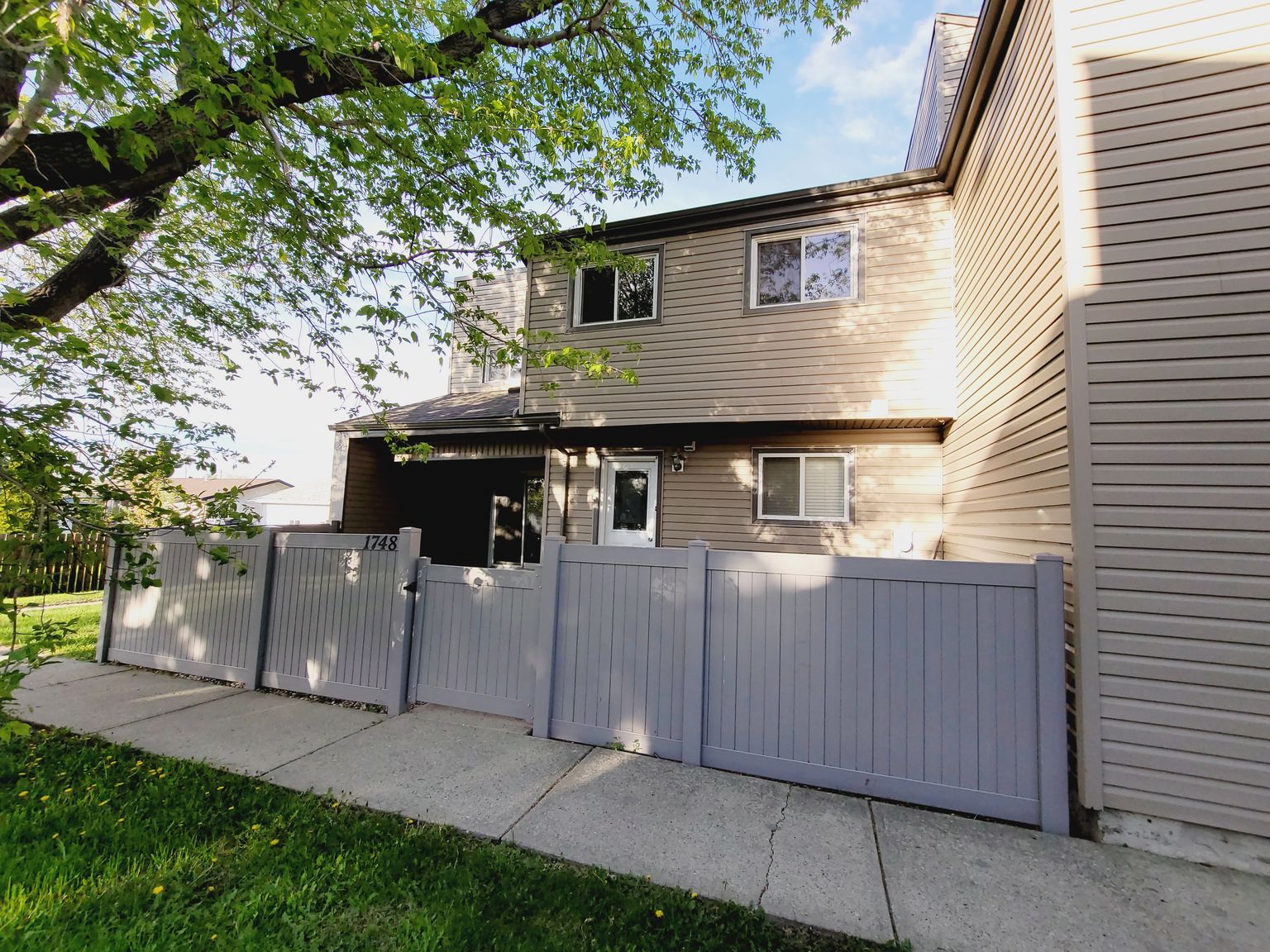 1748 Lakewood Road South NW