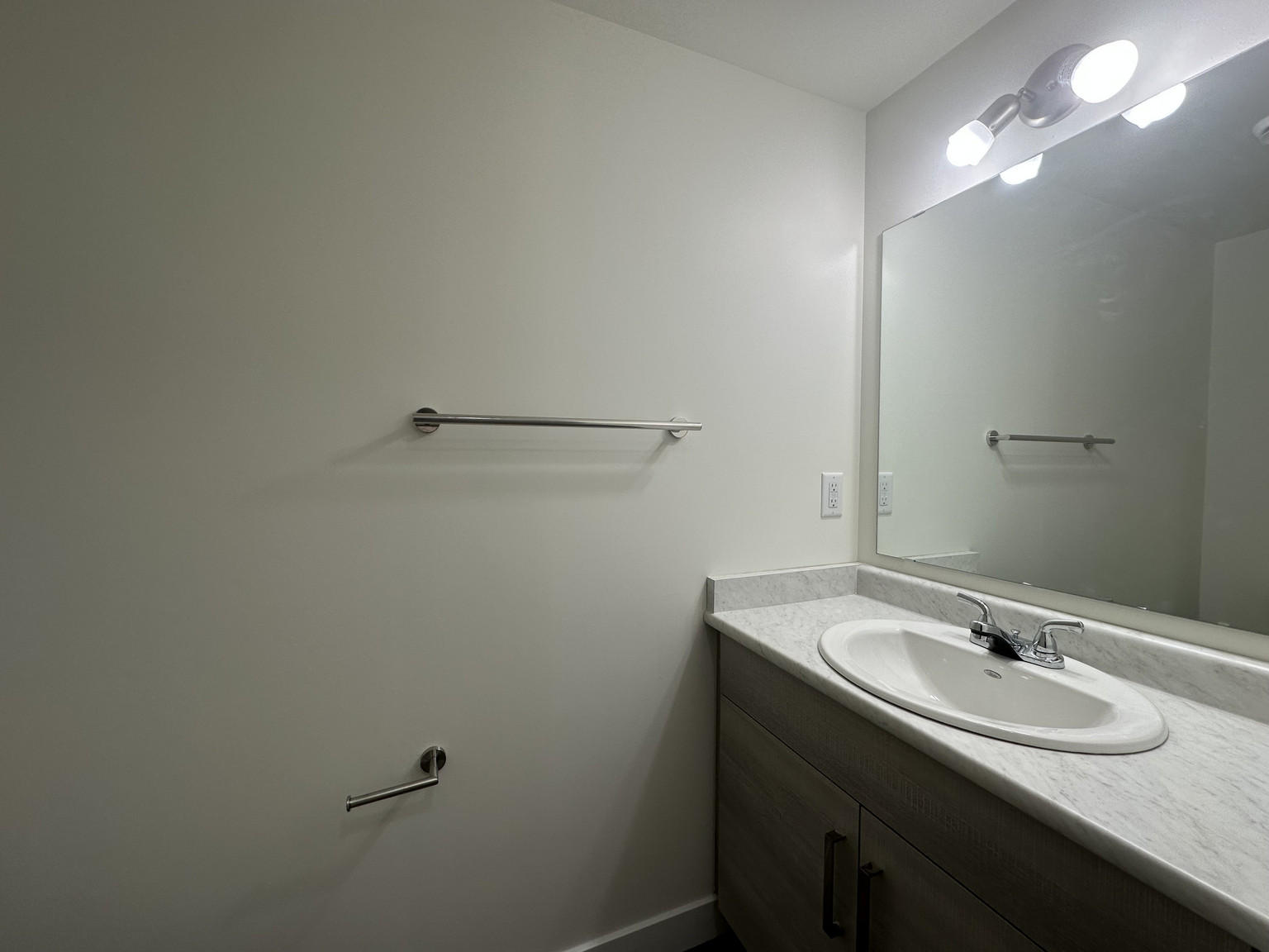 11903 93 Street NW B - MAIN  - Photo 15