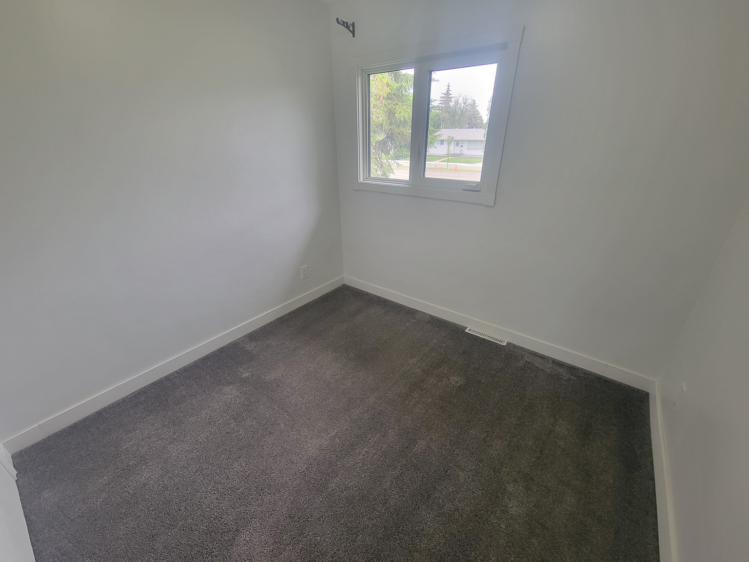 9620 75 Street NW - MAIN - Photo 11