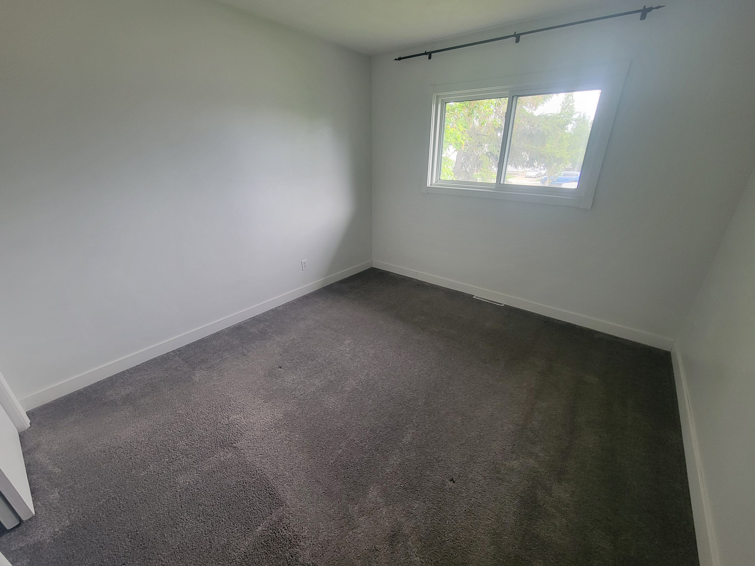 9620 75 Street NW - MAIN - Photo 13