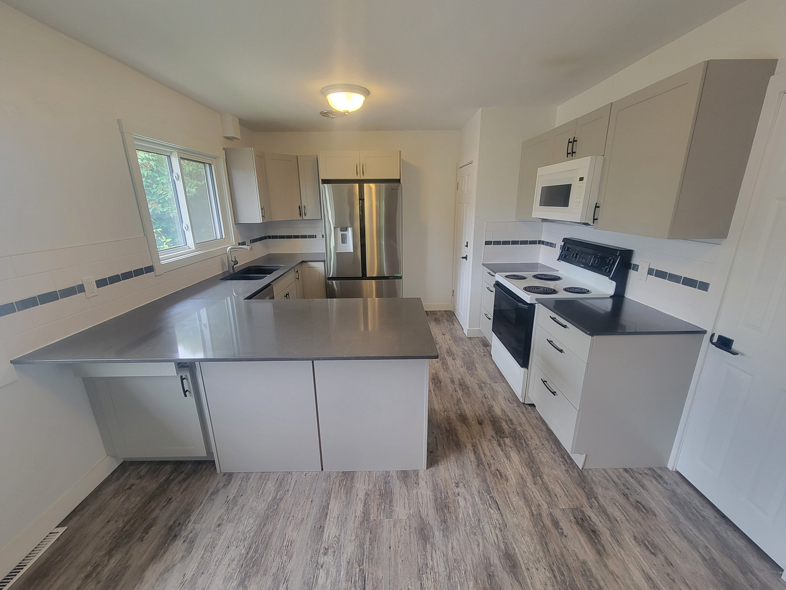 9620 75 Street NW - MAIN - Photo 3