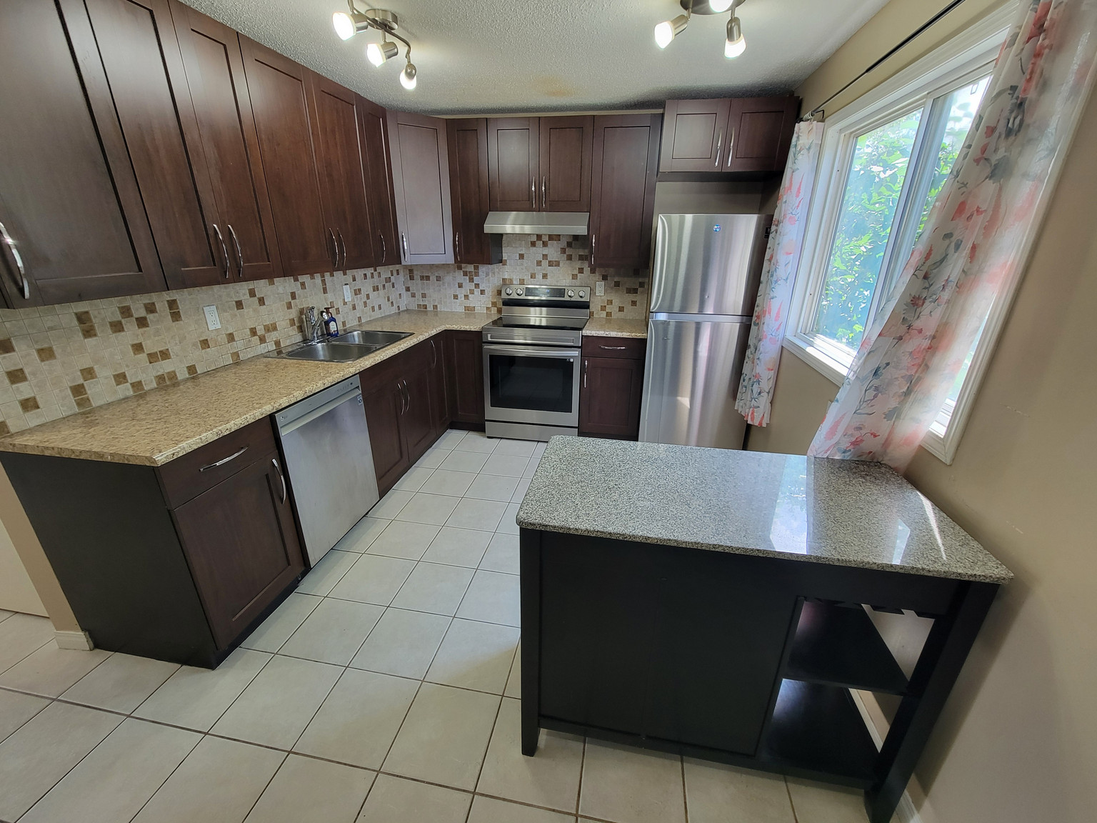 18104 93 Avenue Northwest - Photo 2