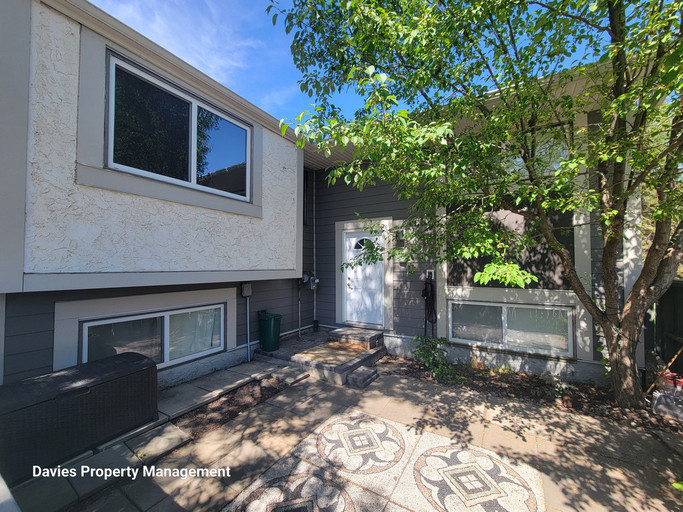 403 Willow Court NW