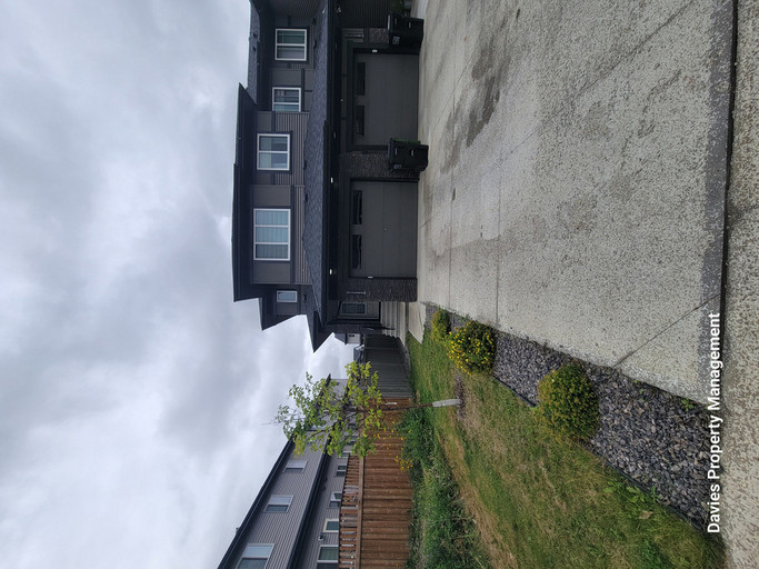 7122 Chivers Close SW - MAIN