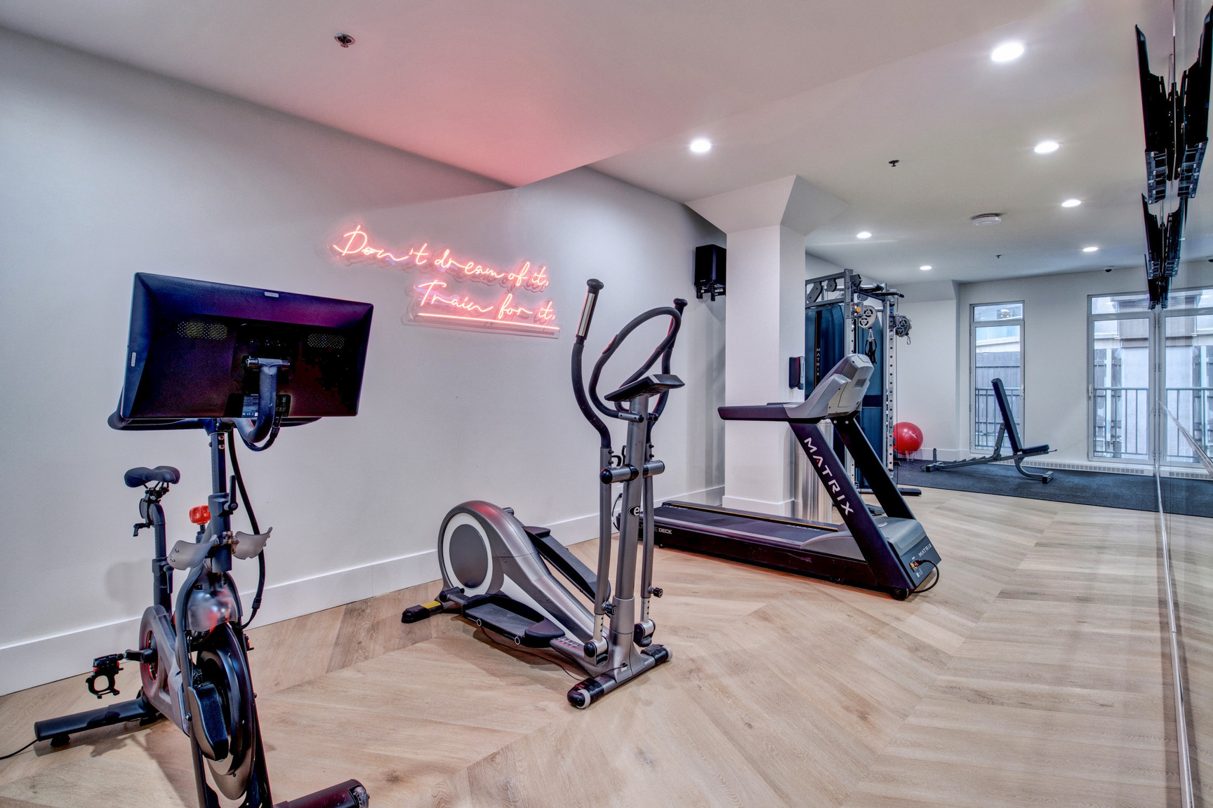 LA MONTAGNE Upscale Apartments - Photo 7