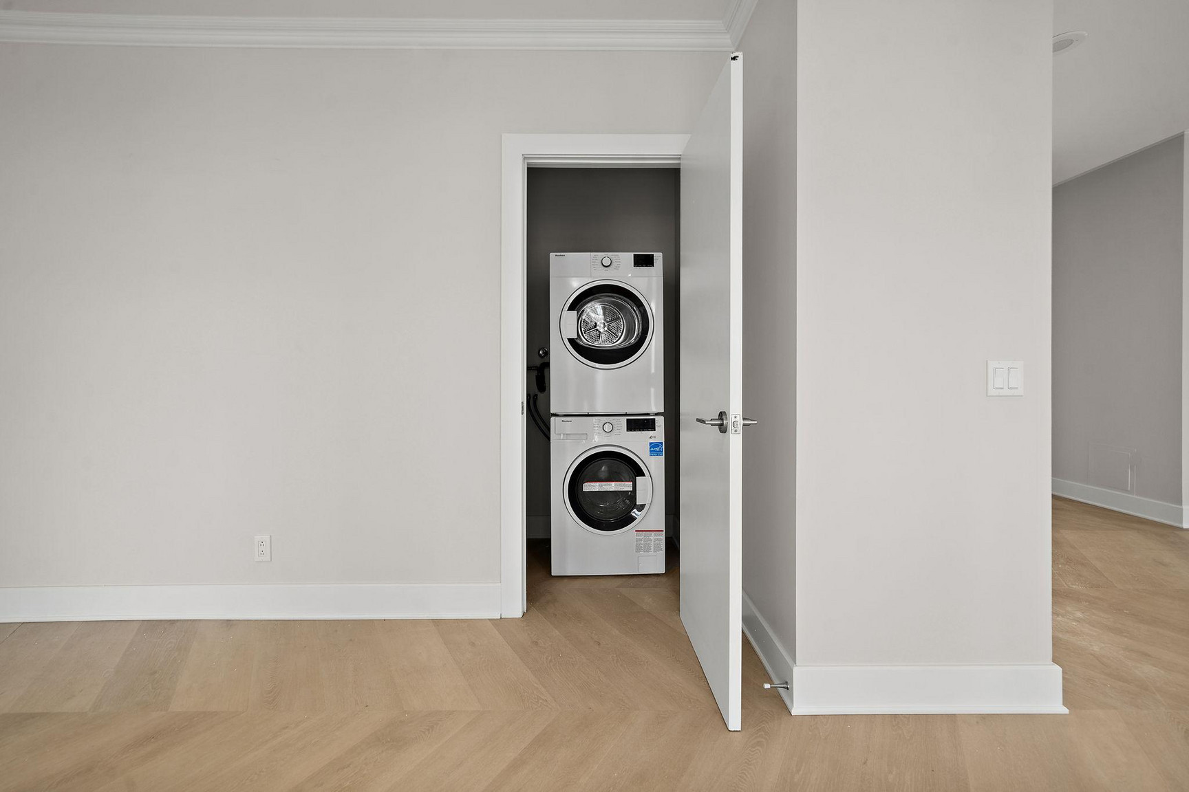 LA MONTAGNE Upscale Apartments - Photo 22