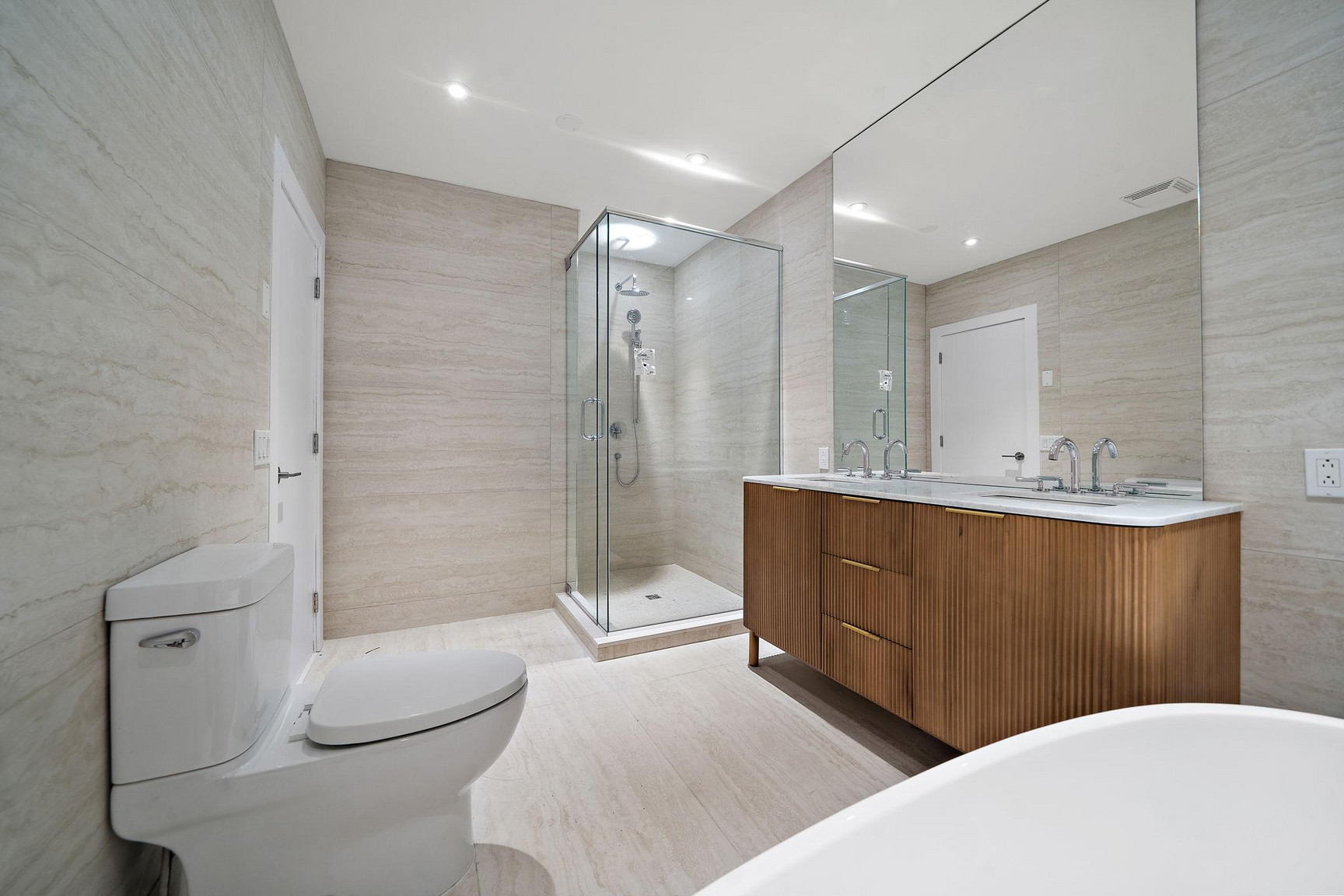 LA MONTAGNE Upscale Apartments - Photo 24