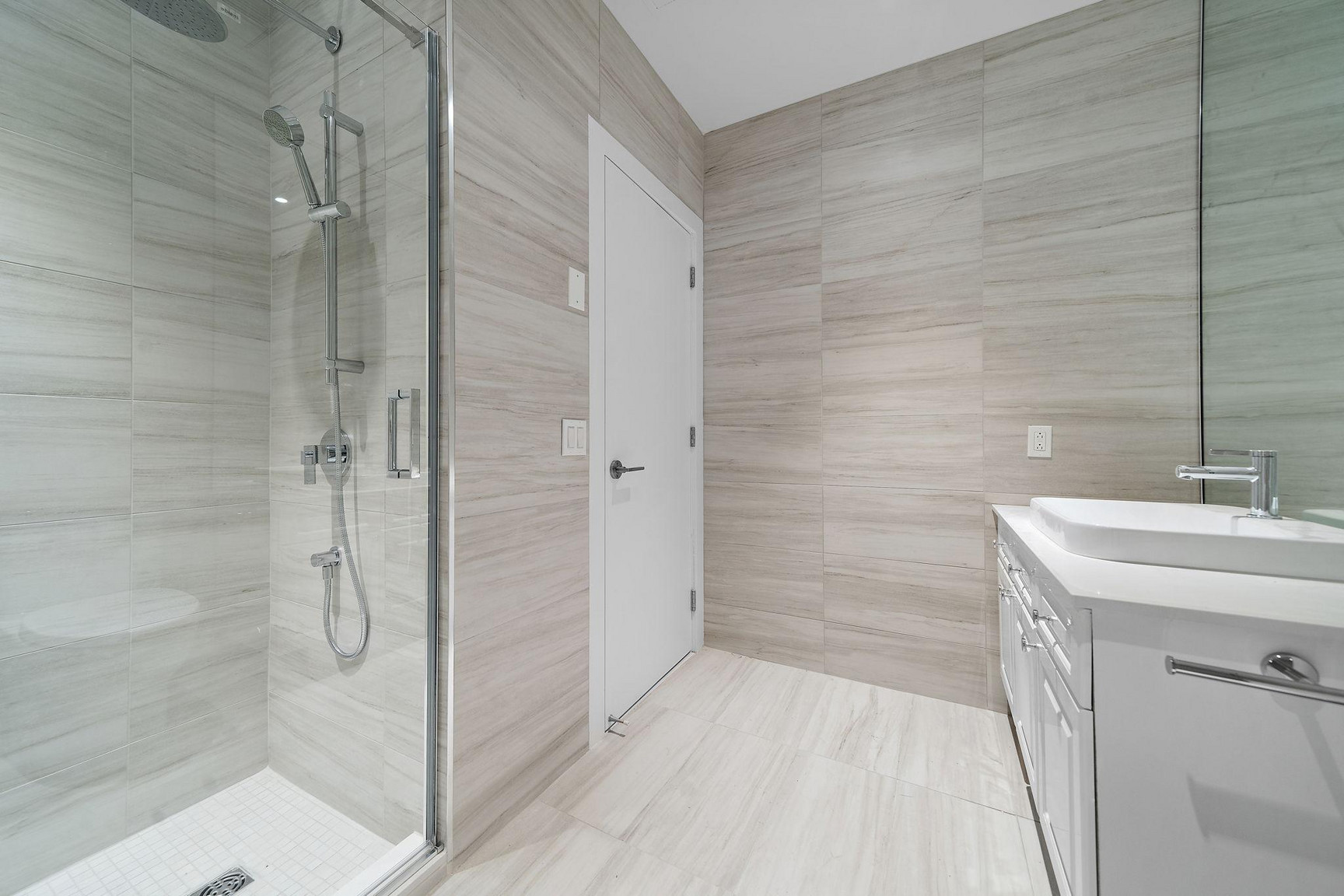 LA MONTAGNE Upscale Apartments - Photo 27