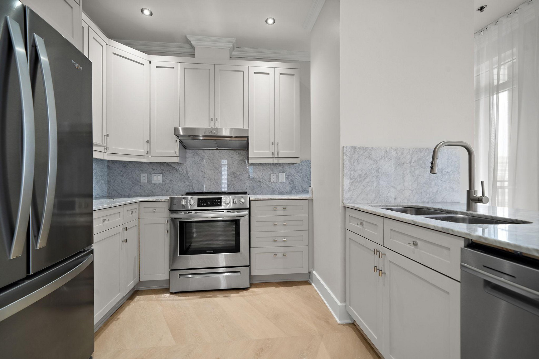 LA MONTAGNE Upscale Apartments - Photo 34