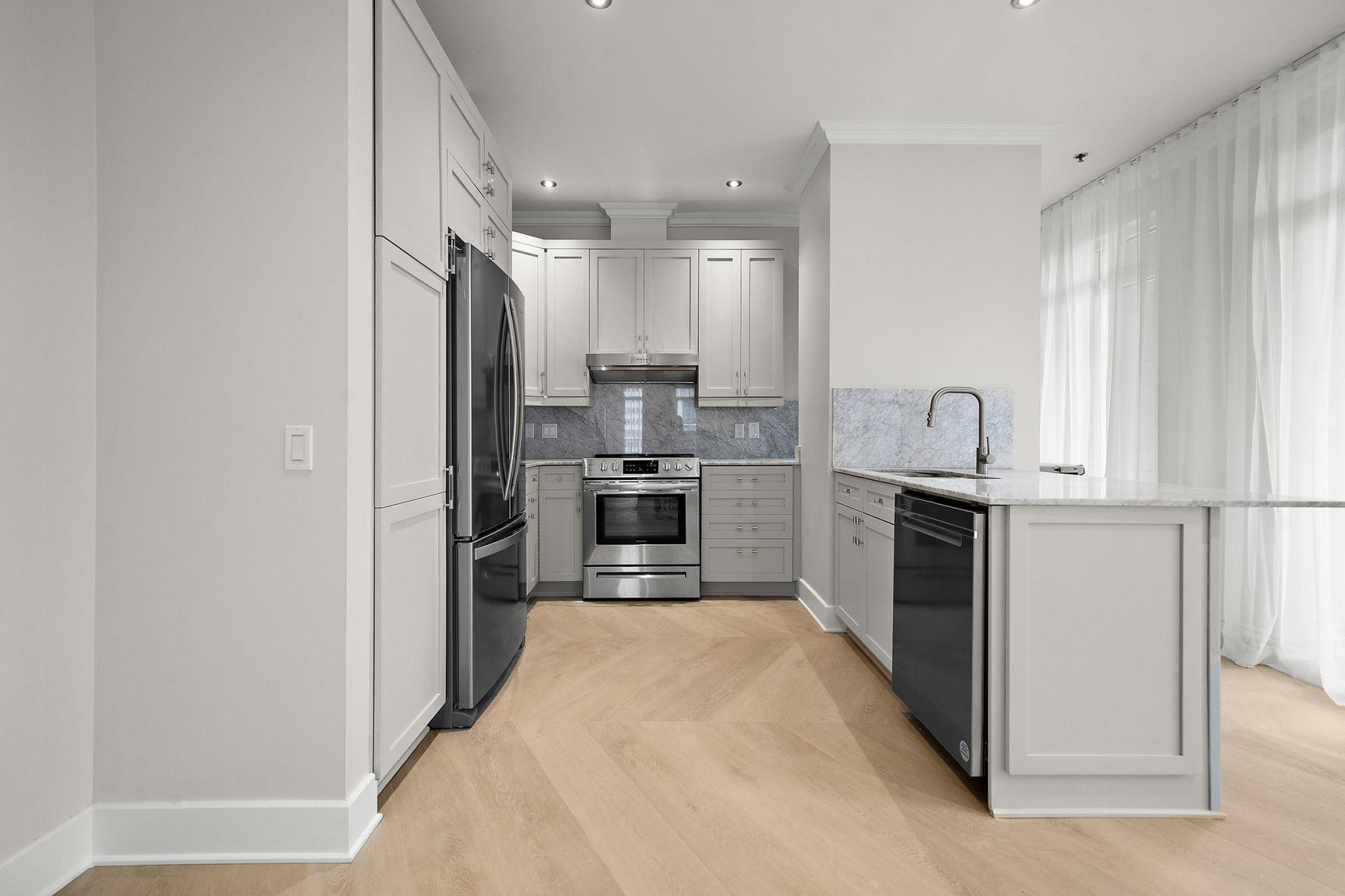 LA MONTAGNE Upscale Apartments - Photo 35