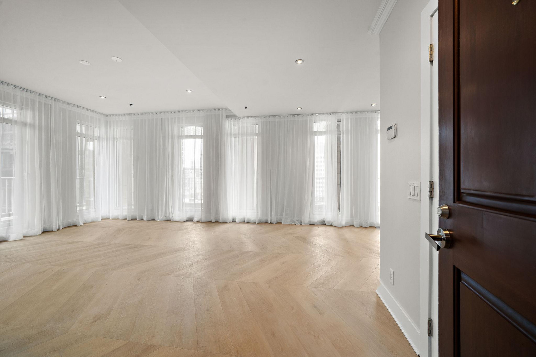 LA MONTAGNE Upscale Apartments - Photo 40