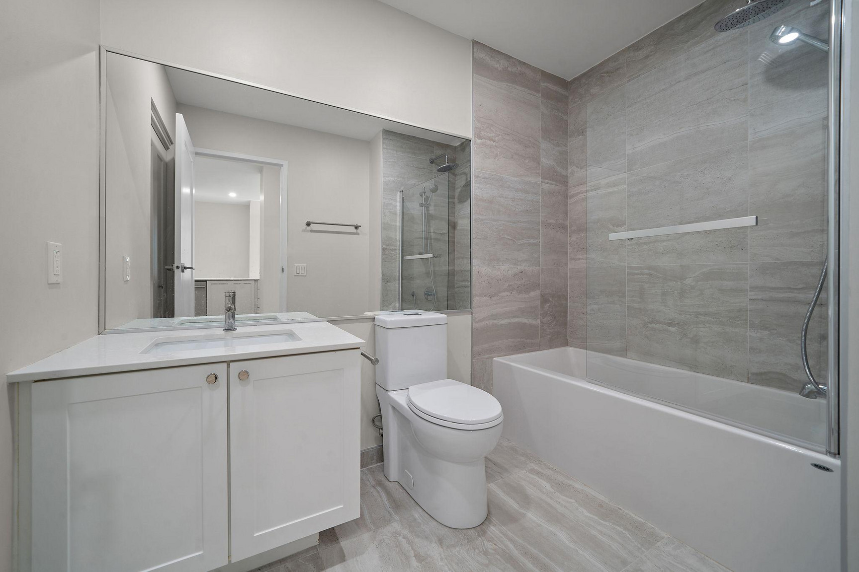 LA MONTAGNE Upscale Apartments - Photo 42