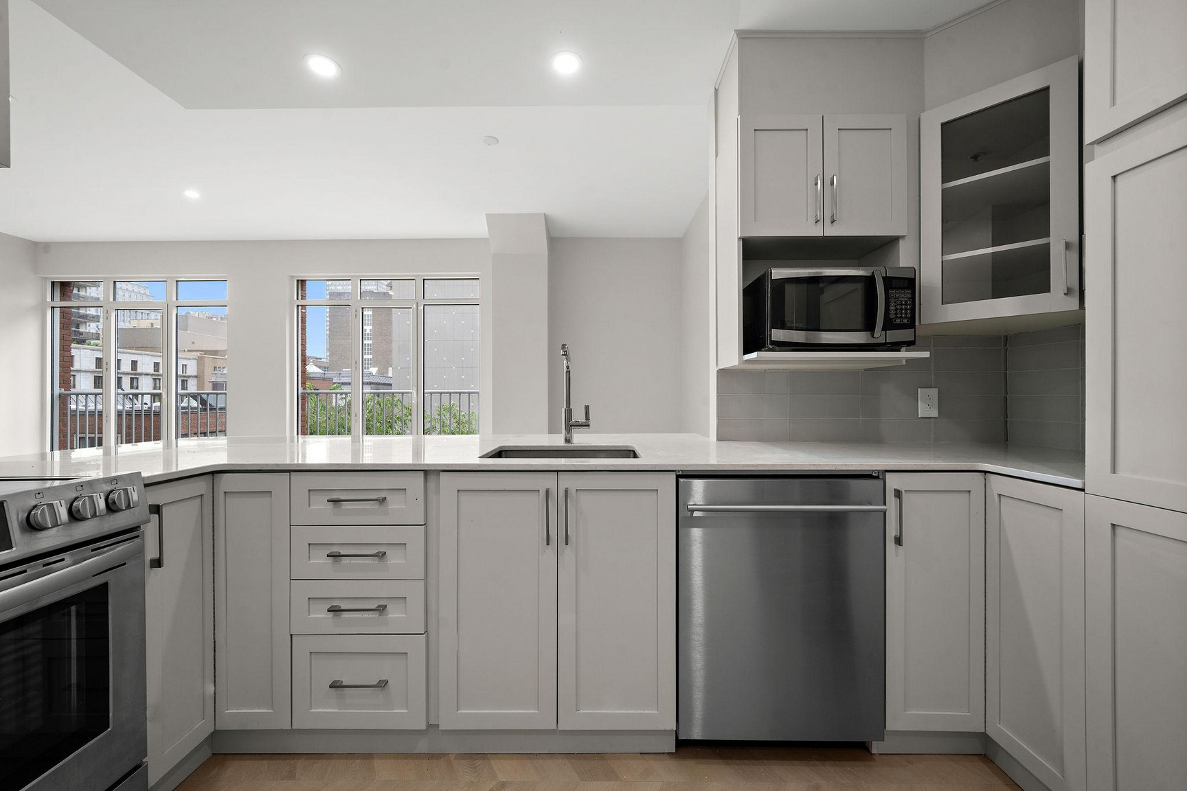 LA MONTAGNE Upscale Apartments - Photo 48
