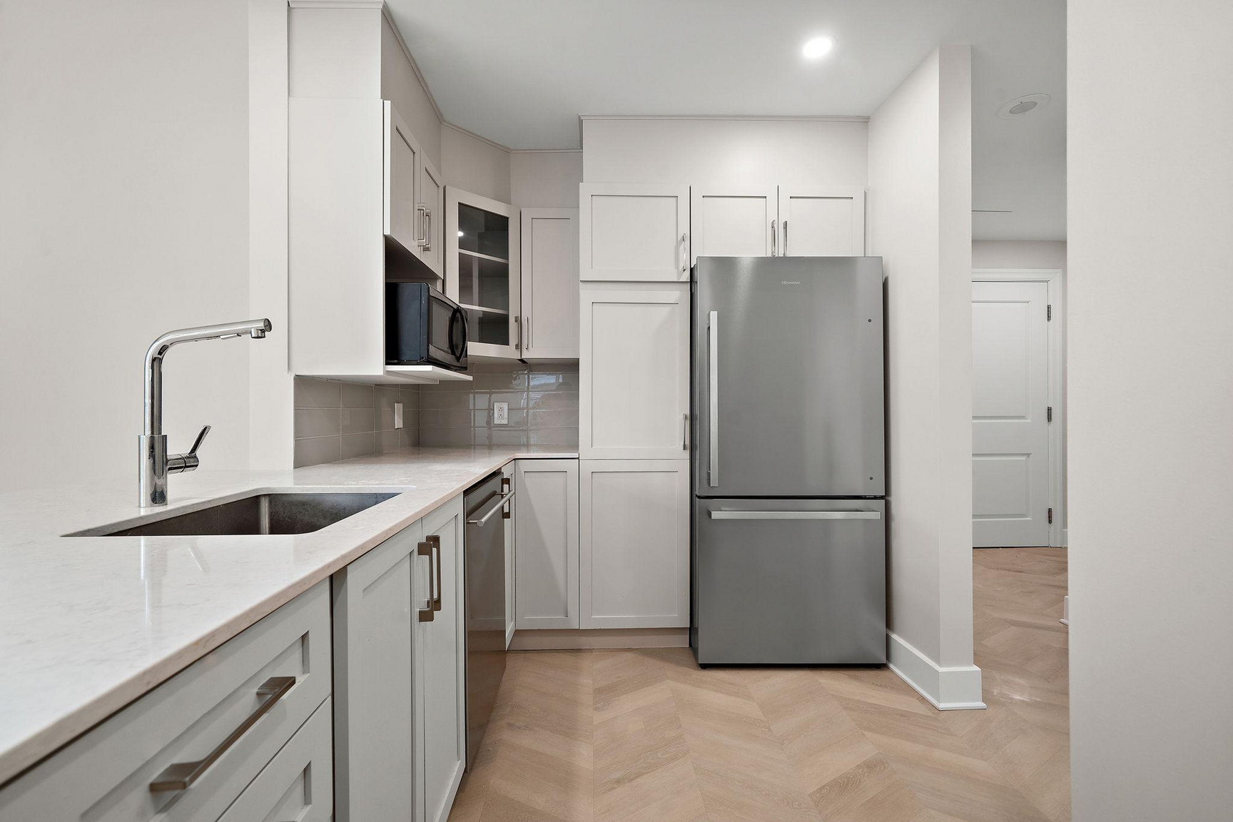 LA MONTAGNE Upscale Apartments - Photo 49