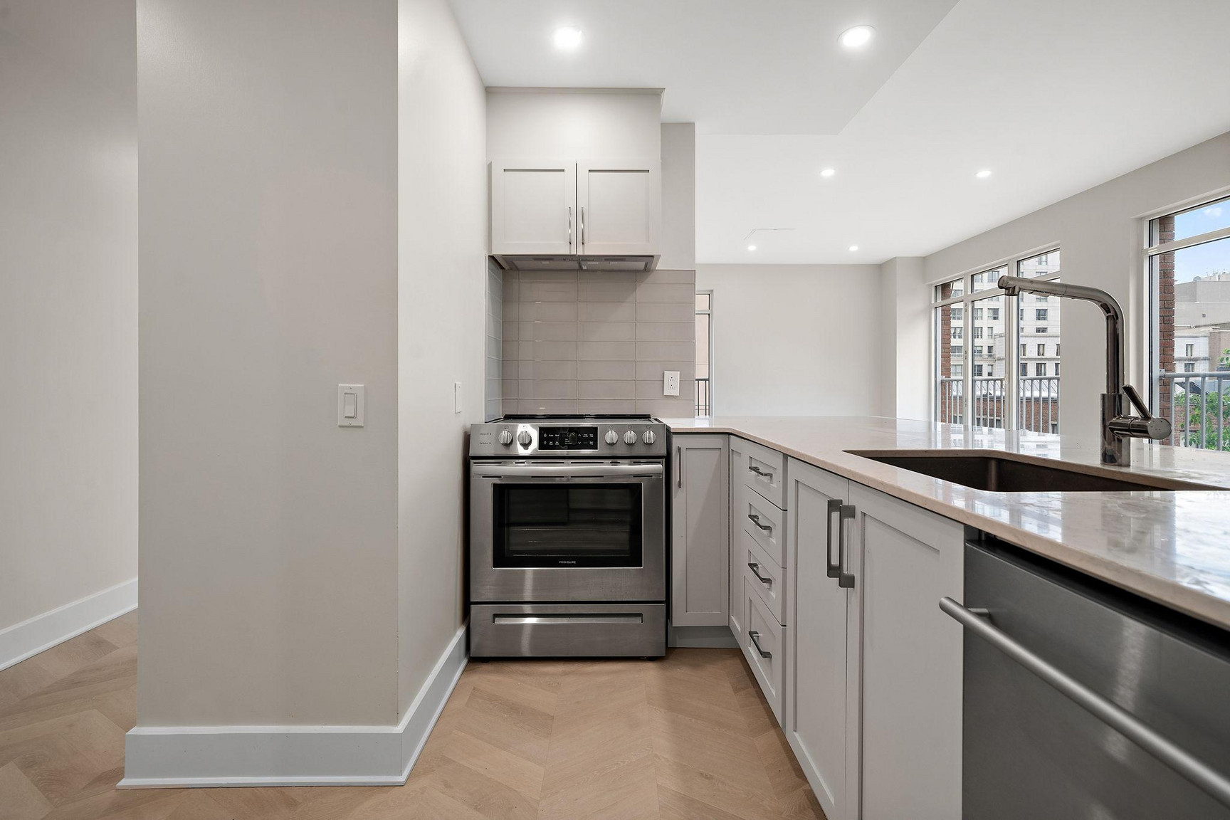 LA MONTAGNE Upscale Apartments - Photo 50