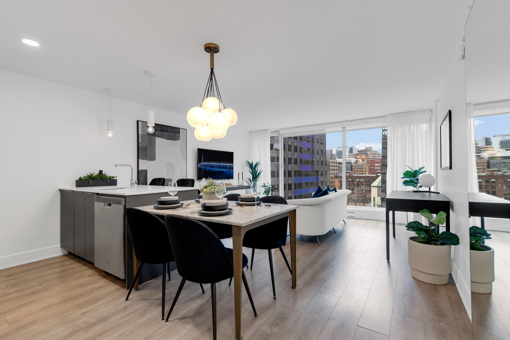 Encore Residences - Photo 2