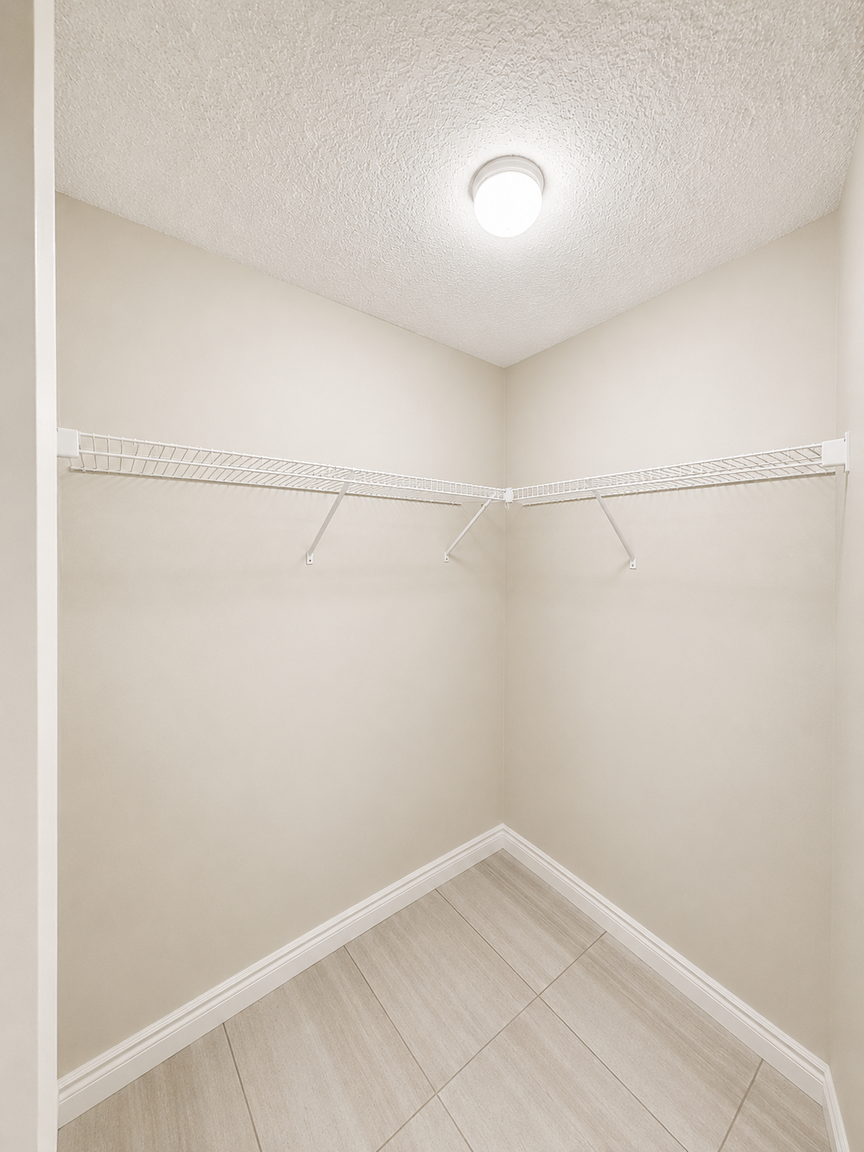 Beautiful 3 Bed, 2.5 Bath Duplex with Double Garage | August Rent FREE! - Photo 4