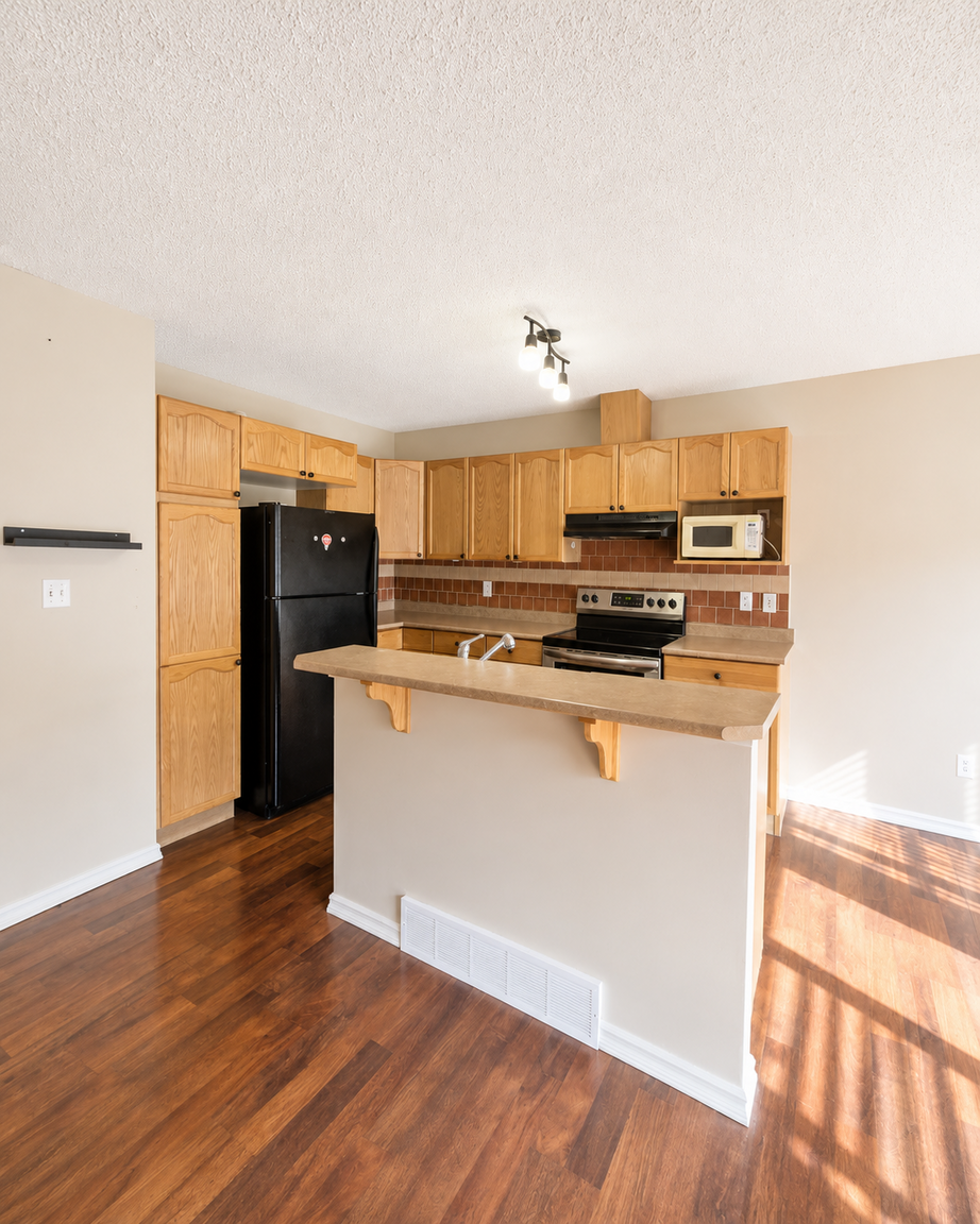 Spacious 3 Bed, 1.5 Bath Half Duplex with Single Garage & Backyard | Ellerslie, Edmonton  - Photo 6