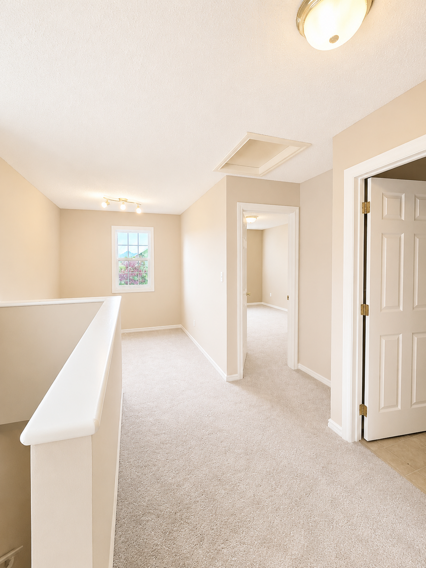 Spacious 3 Bed, 1.5 Bath Half Duplex with Single Garage & Backyard | Ellerslie, Edmonton  - Photo 7