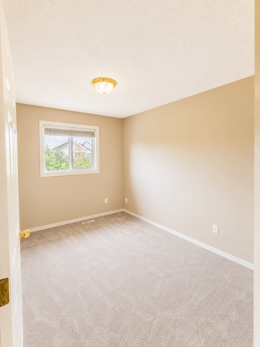 Spacious 3 Bed, 1.5 Bath Half Duplex with Single Garage & Backyard | Ellerslie, Edmonton  - Photo 11