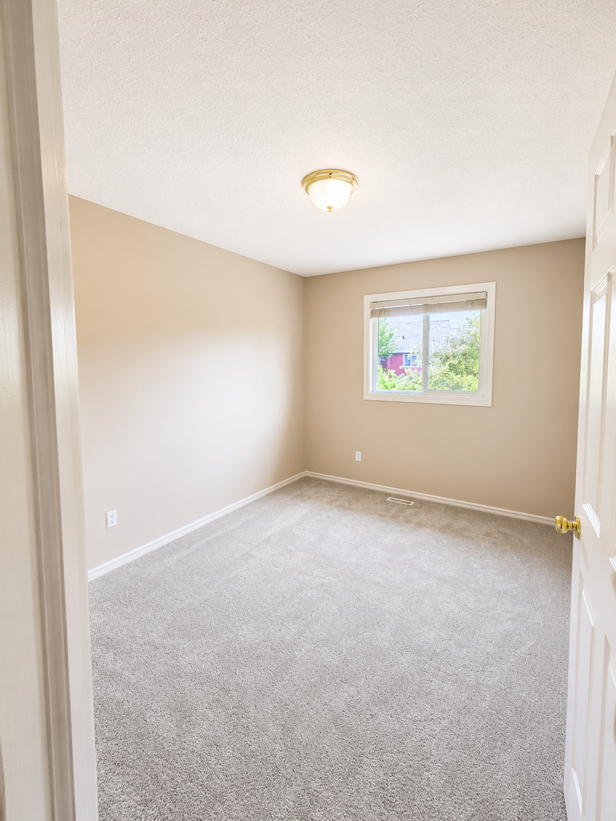 Spacious 3 Bed, 1.5 Bath Half Duplex with Single Garage & Backyard | Ellerslie, Edmonton  - Photo 12
