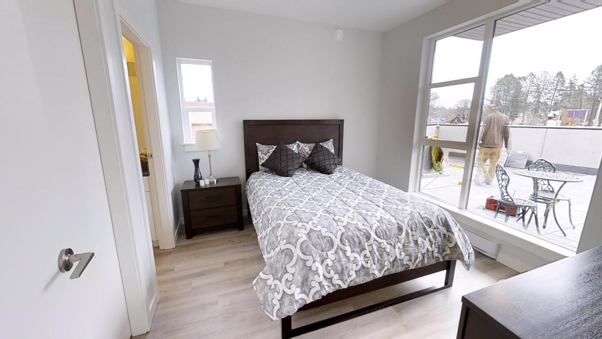 Railside House Apartments - Photo 9