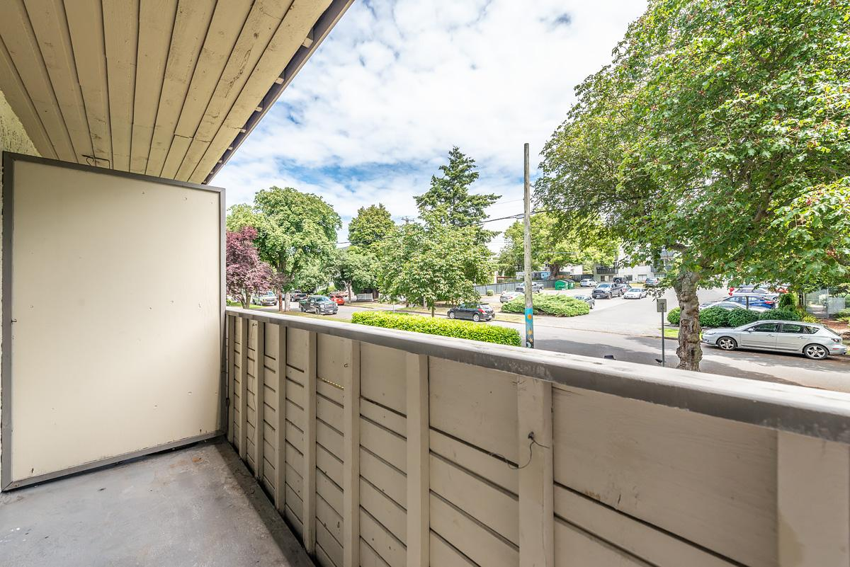 Royal Graham Apartments - Photo 7