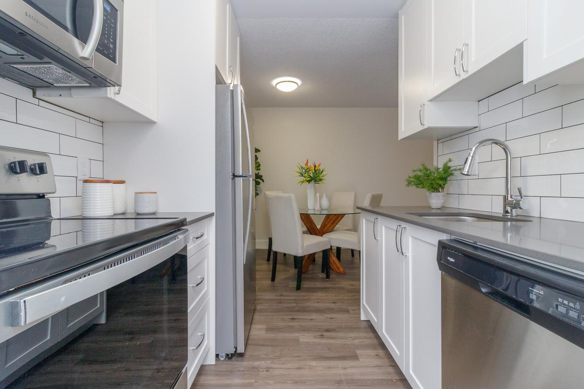 984 McKenzie Apartments - Photo 3