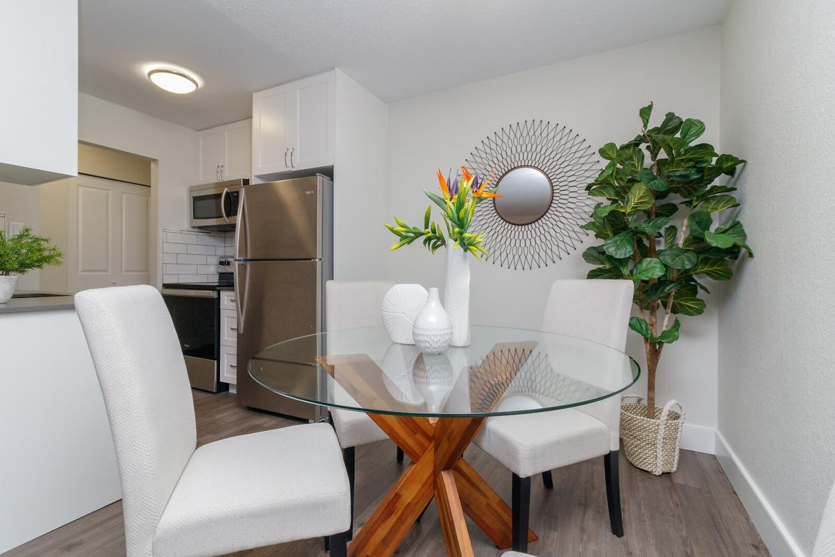 984 McKenzie Apartments - Photo 5