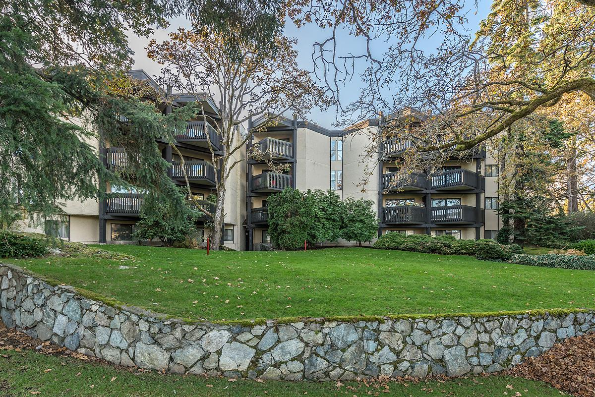 984 McKenzie Apartments - Photo 9
